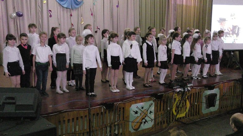 В музыкальной школе для детей провели концерт 