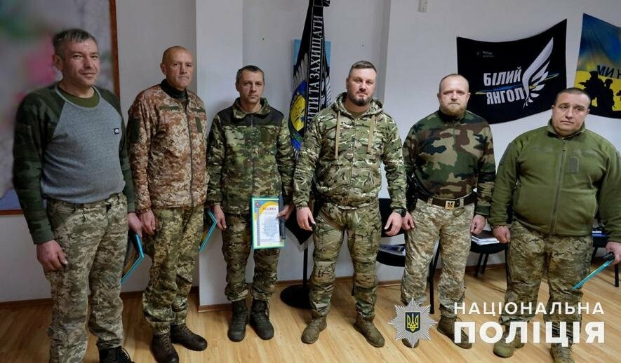 На передовій біля Авдіївки військові та поліція врятували людину, яка пробула під завалами 6 днів  