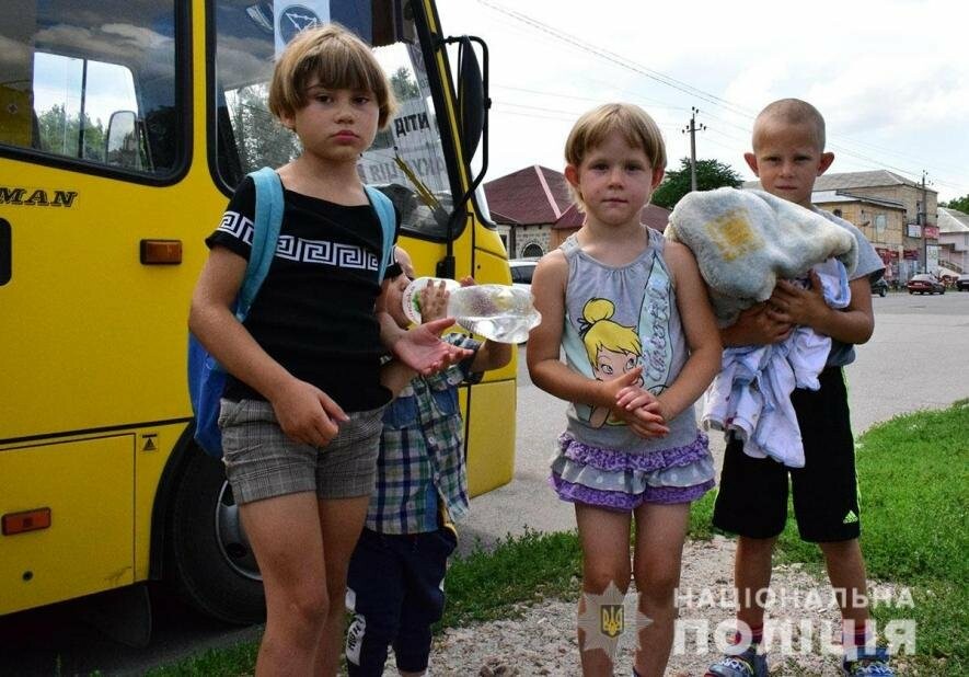 Поліція Донеччини розпочала операцію з порятунку дітей: пропонують евакуацію та житло