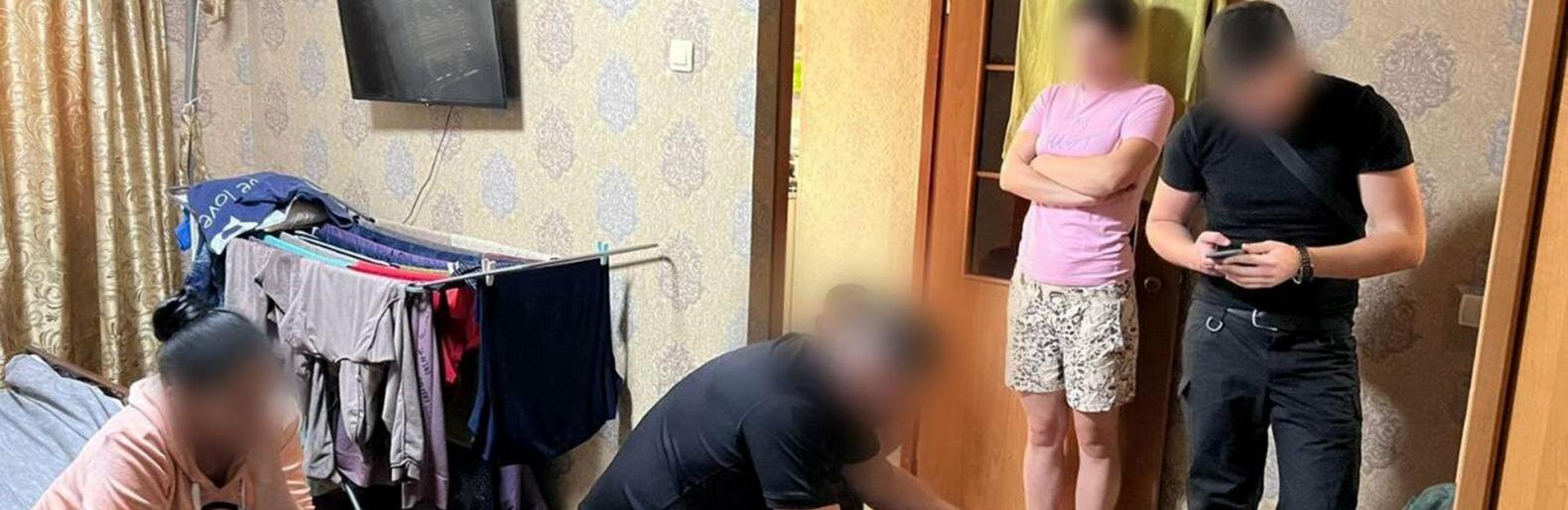Вербували дівчат до заняття проституцією у Покровському районі – викрито трьох сутенерів