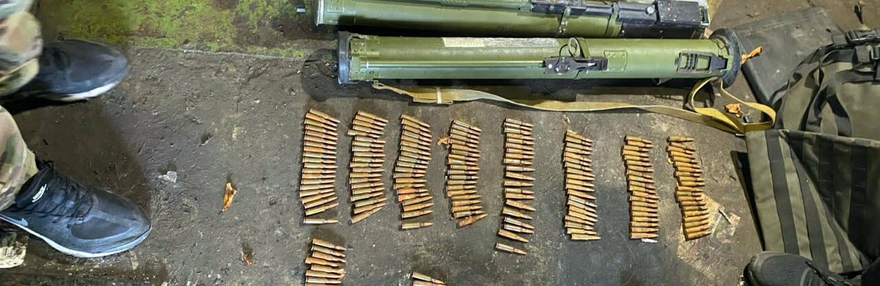 У двох цивільних мешканців Покровського району поліцейські вилучили боєприпаси: гранатомети, набої та гранату