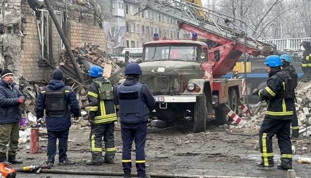 Ракетний удар по Новогродівці: рятувальники розібрали всі завали, але сім’ю з дитиною не знайшли