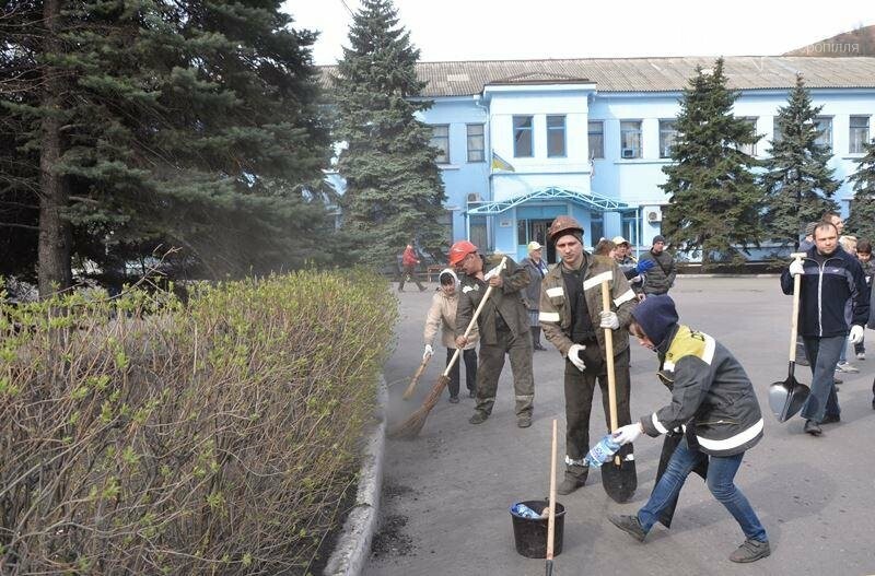 В Доброполье прошла масштабная акция "Чистый город", фото-3 В Доброполье прошла масштабная акция "Чистый город", фото-3