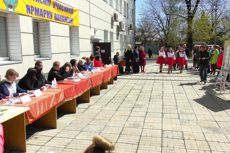 На ярмарке вакансий в Доброполье 55 человек получили направ..., фото-2 На ярмарке вакансий в Доброполье 55 человек получили направление на работу , фото-2