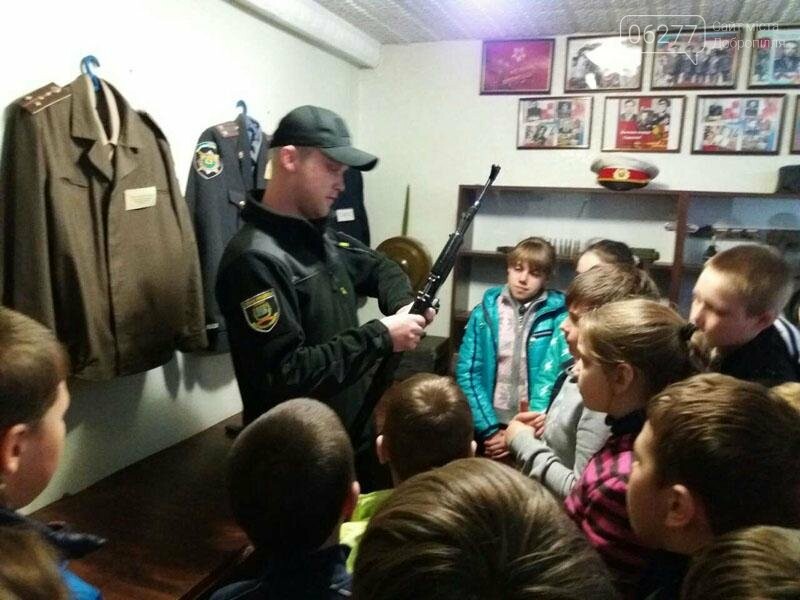 Учащиеся добропольских школ побывали в гостях у полиции, фото-2 Учащиеся добропольских школ побывали в гостях у полиции, фото-2