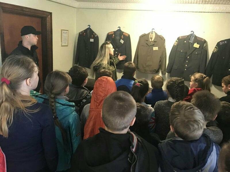 Учащиеся добропольских школ побывали в гостях у полиции, фото-1 Учащиеся добропольских школ побывали в гостях у полиции, фото-1
