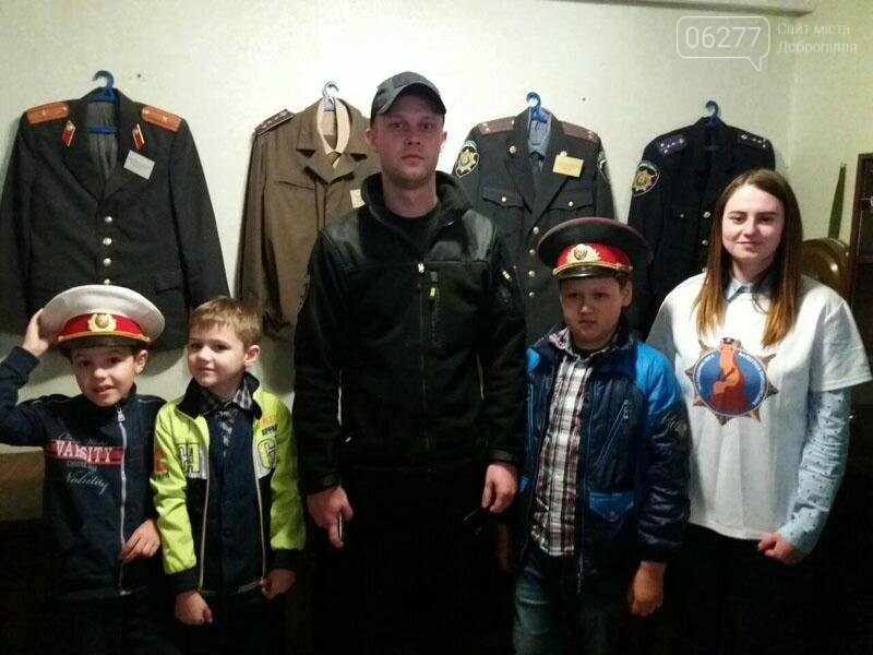 Учащиеся добропольских школ побывали в гостях у полиции, фото-4 Учащиеся добропольских школ побывали в гостях у полиции, фото-4