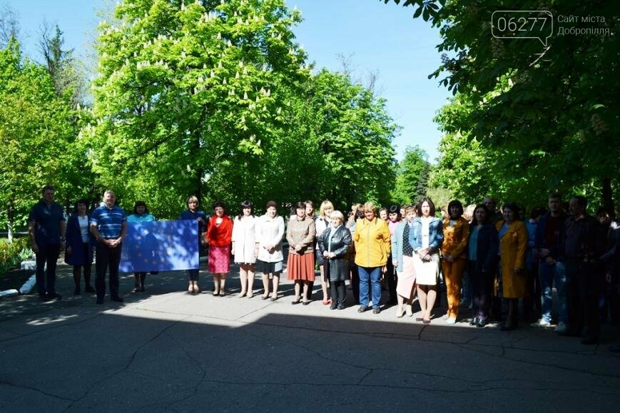 #БезвизНаш: в Добропольской райгосадминистрации торжественн..., фото-2 #БезвизНаш: в Добропольской райгосадминистрации торжественно подняли флаги Украины и ЕС, фото-2