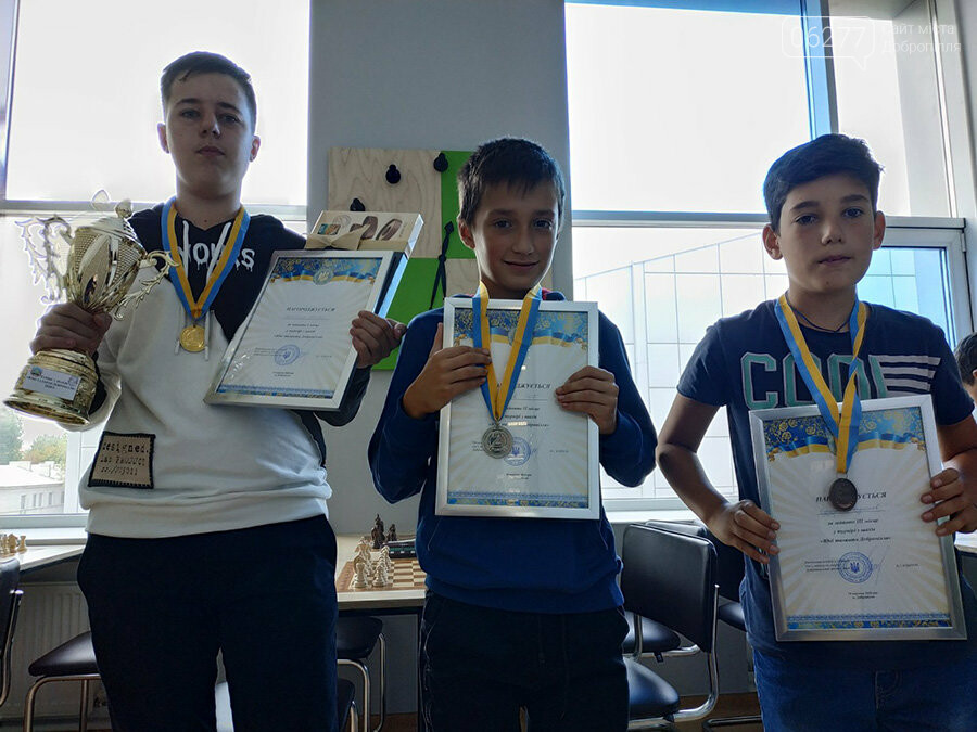 У Добропіллі пройшли юнацькі змагання з шахів, фото-1 У Добропіллі пройшли юнацькі змагання з шахів, фото-1