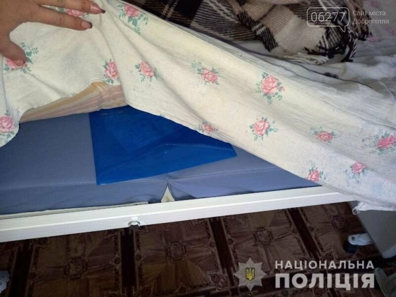 На Донетчине рецидивист в маске, очках и перчатках ограбил..., фото-2 На Донетчине рецидивист в маске, очках и перчатках ограбил пенсионерку в ее собственной квартире, фото-2