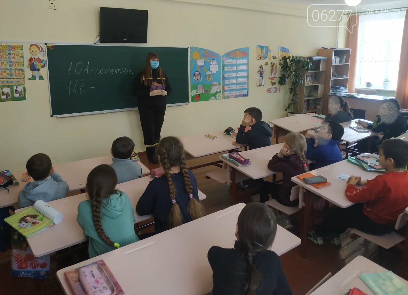 Як діяти у разі виявлення вибухових предметів: рятувальники Добропільщи провели інтруктаж для школярів, фото-1