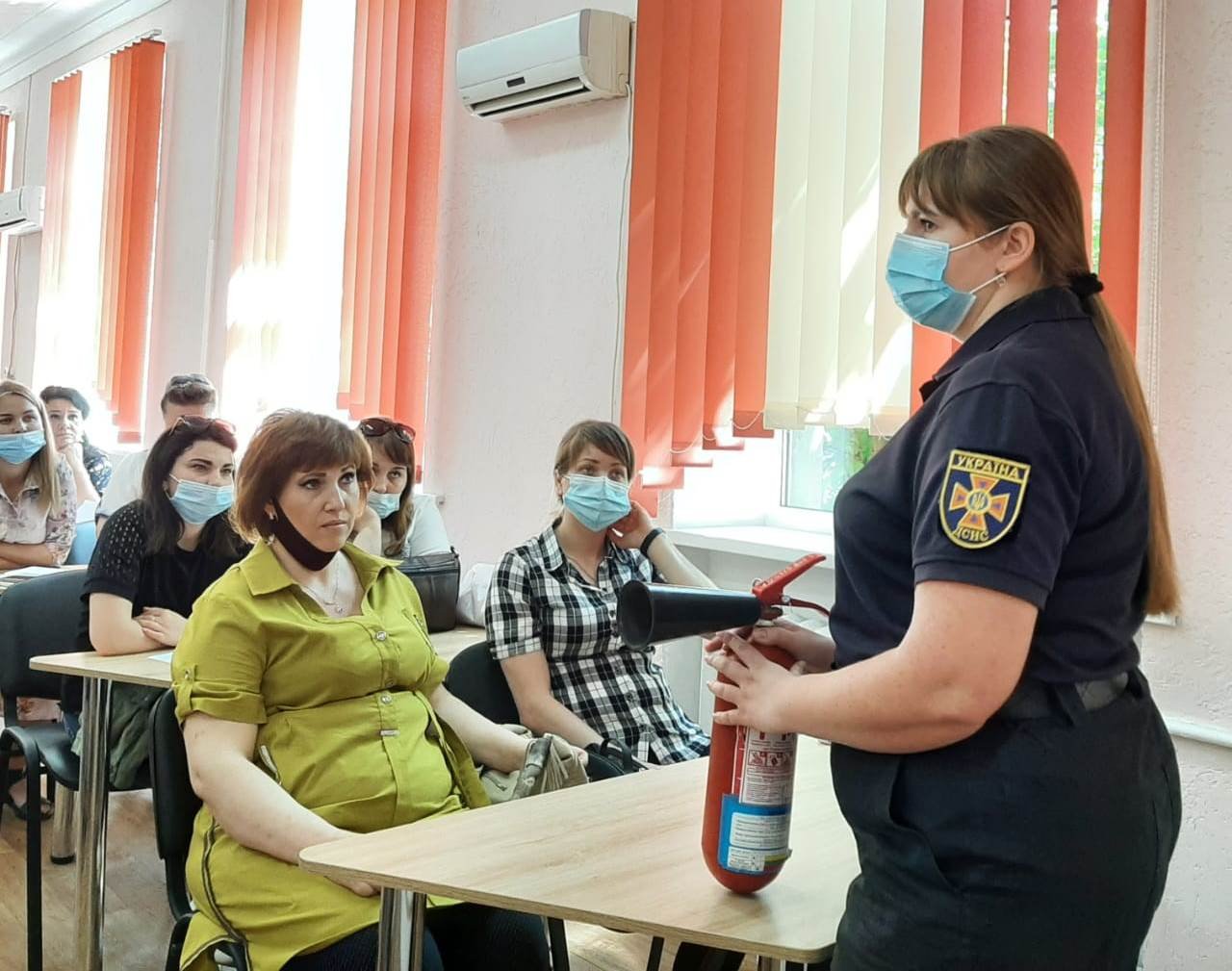 Рятувальники Добропілля провели інструктаж з безпеки пришкільних таборів