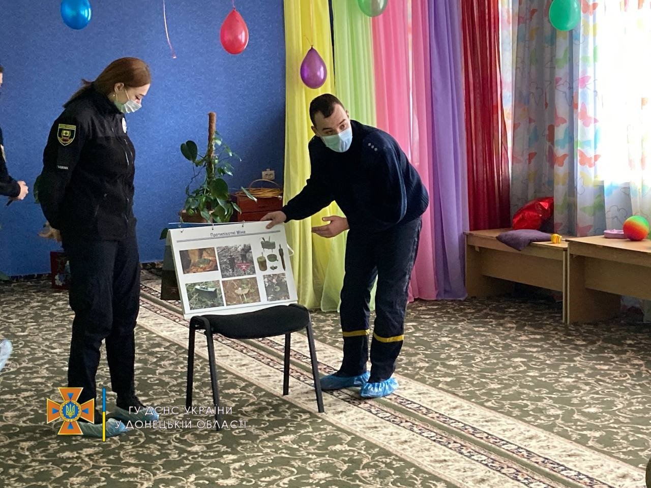 Рятувальники та поліцейські Добропілля провели інформаційно-роз’яснювальну роботу у дитячому садочку 