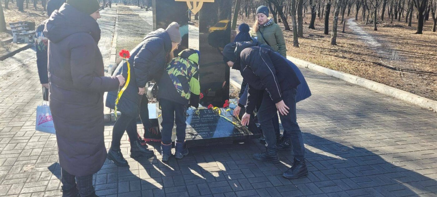 Учні Добропільської ЗШ №19 вшанували пам'ять Героїв Небесної Сотні