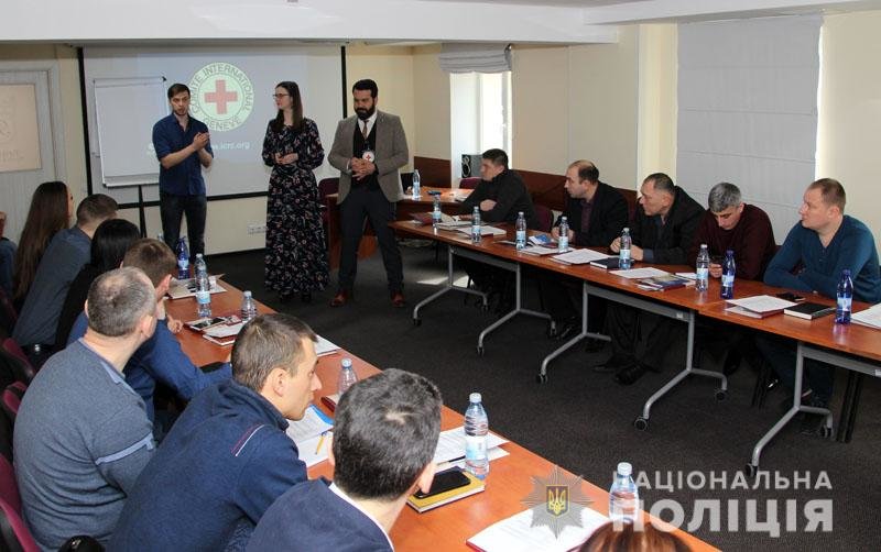 Поліцейські Донеччини пройшли дводенний тренінг з міжнародних станд... Поліцейські Донеччини пройшли дводенний тренінг з міжнародних стандартів та правил правоохоронної діяльності, Анна Денисенко