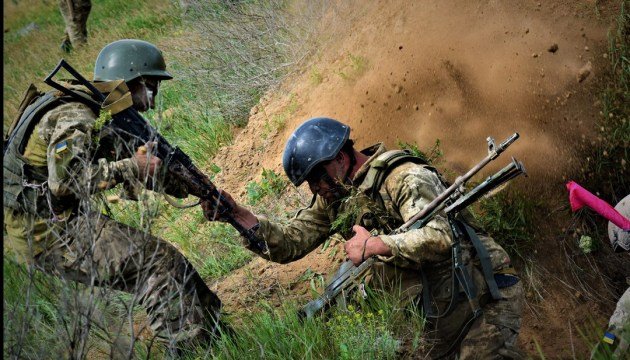 На Донбассе боевики 17 раз обстреляли украинские позиции, погиб военный