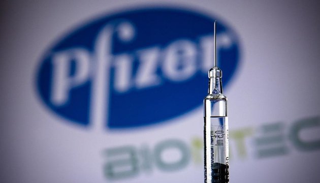 Кого в Украине будут первыми вакцинировать препаратом Pfizer