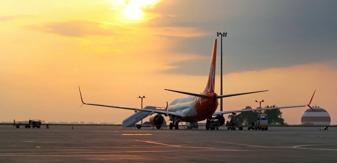 Украина прекращает авиасообщение с Беларусью - Шмыгаль