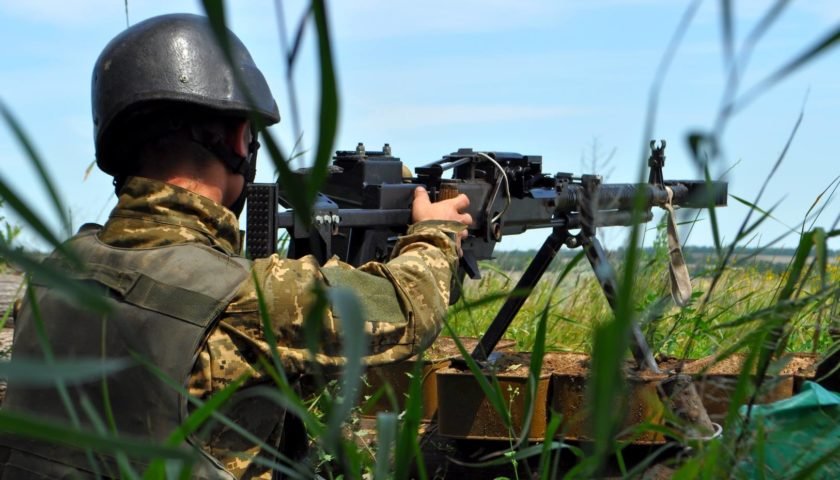 На Донбассе враг стрелял у Лебединского, Луганского и Новгородского На Донбассе враг стрелял у Лебединского, Луганского и Новгородского