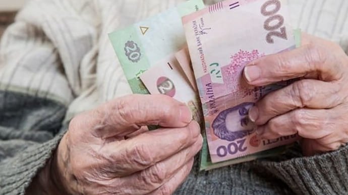 В Украине отложили повышение пенсий для категории 75+