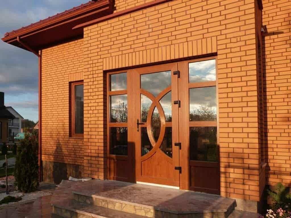 Металлопластиковые двери REHAU