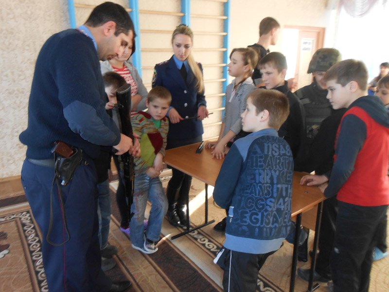 Добропольские правоохранители помогают воспитывать юных патриотов своей родины (фото) - фото 2