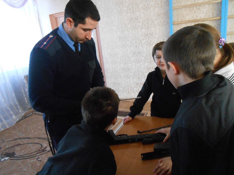 Добропольские правоохранители помогают воспитывать юных патриотов своей родины (фото) - фото 2