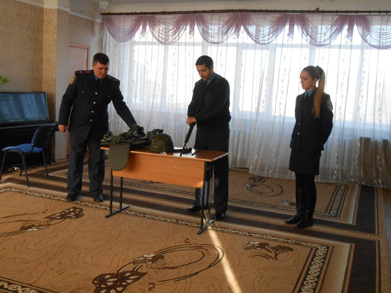 Добропольские правоохранители помогают воспитывать юных патриотов своей родины (фото) - фото 1